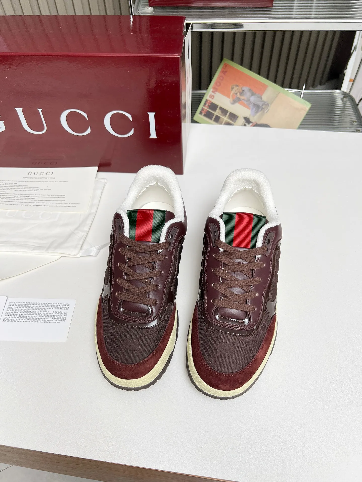[G Home] P: 600💰 Couple size: Female 35-40. Male 39-44 (45 custom-made) 🆕2025.GUCC Gucci original order quality The latest popular high and low top aged couple sneakers series shipped original purchase development and production, this high and low top sneakers adopt a basketball-style silhouette design, cleverly integrated with hollow panels and distressed effects, showing unique ingenuity. The ingenuity incorporates brand logo details such as interlocking Double G styling accessories and Gucci lettering, a low-key tribute to the brand's design heritage. Exquisite packaging at the delivery counter 🛍📦 ▪️ Fabric: Original customized imported first-layer cowhide ▪️ Inner lining: Imported first-layer cowhide ▪️ Sole: Original molded two-color TPU sole ▪️ Sole thickness: 3cm